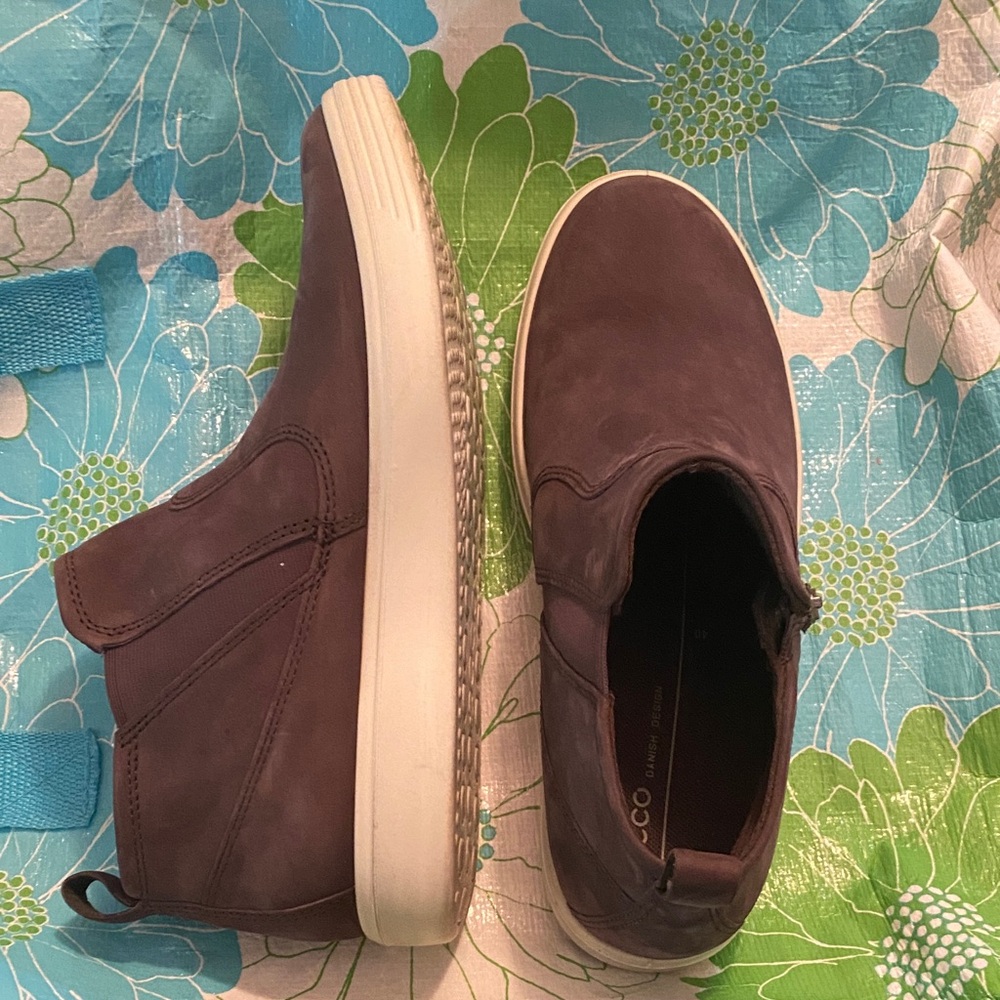 Ecco Women's Dark grey Chukka Boots with Light Sole